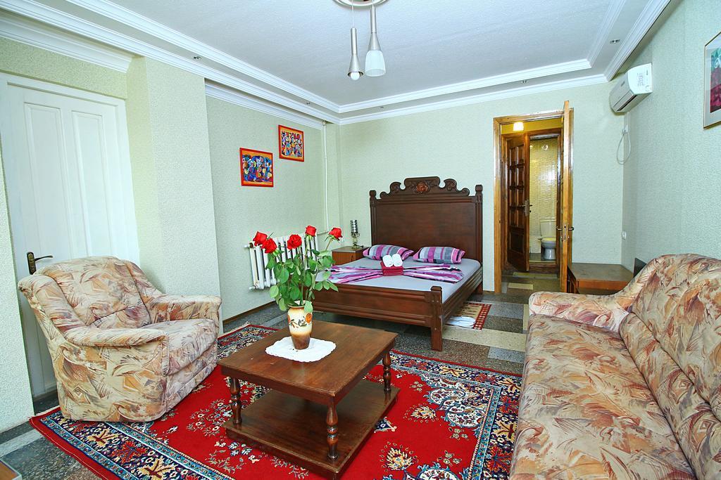 Babilina Hotel Тбилиси Екстериор снимка