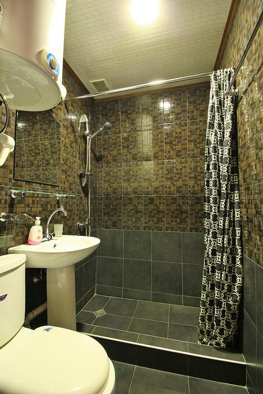 Babilina Hotel Тбилиси Екстериор снимка