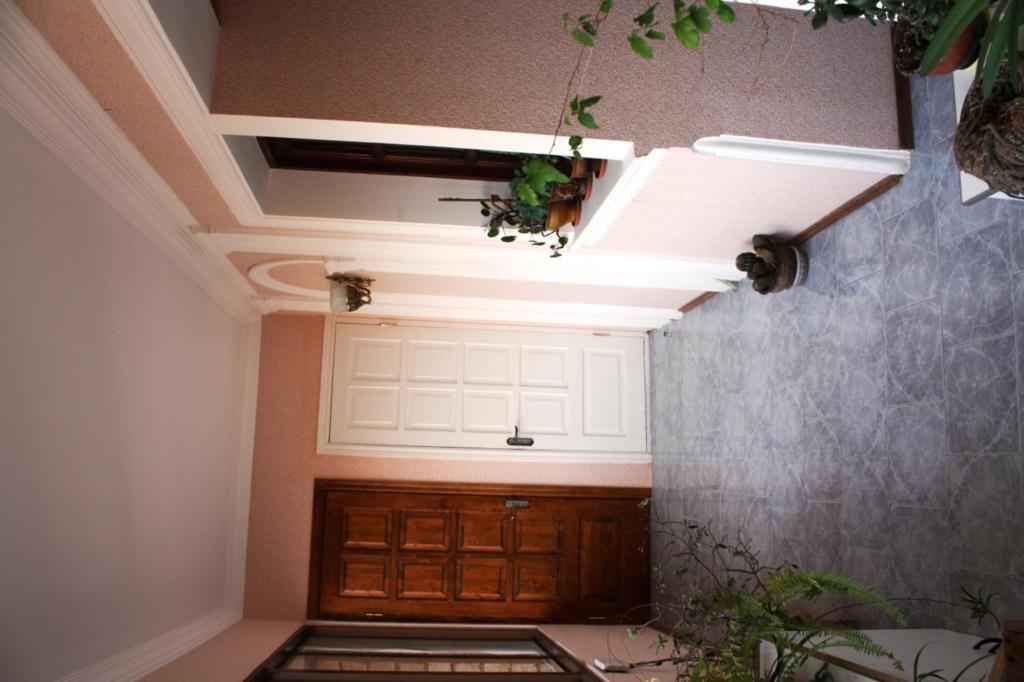 Babilina Hotel Тбилиси Стая снимка